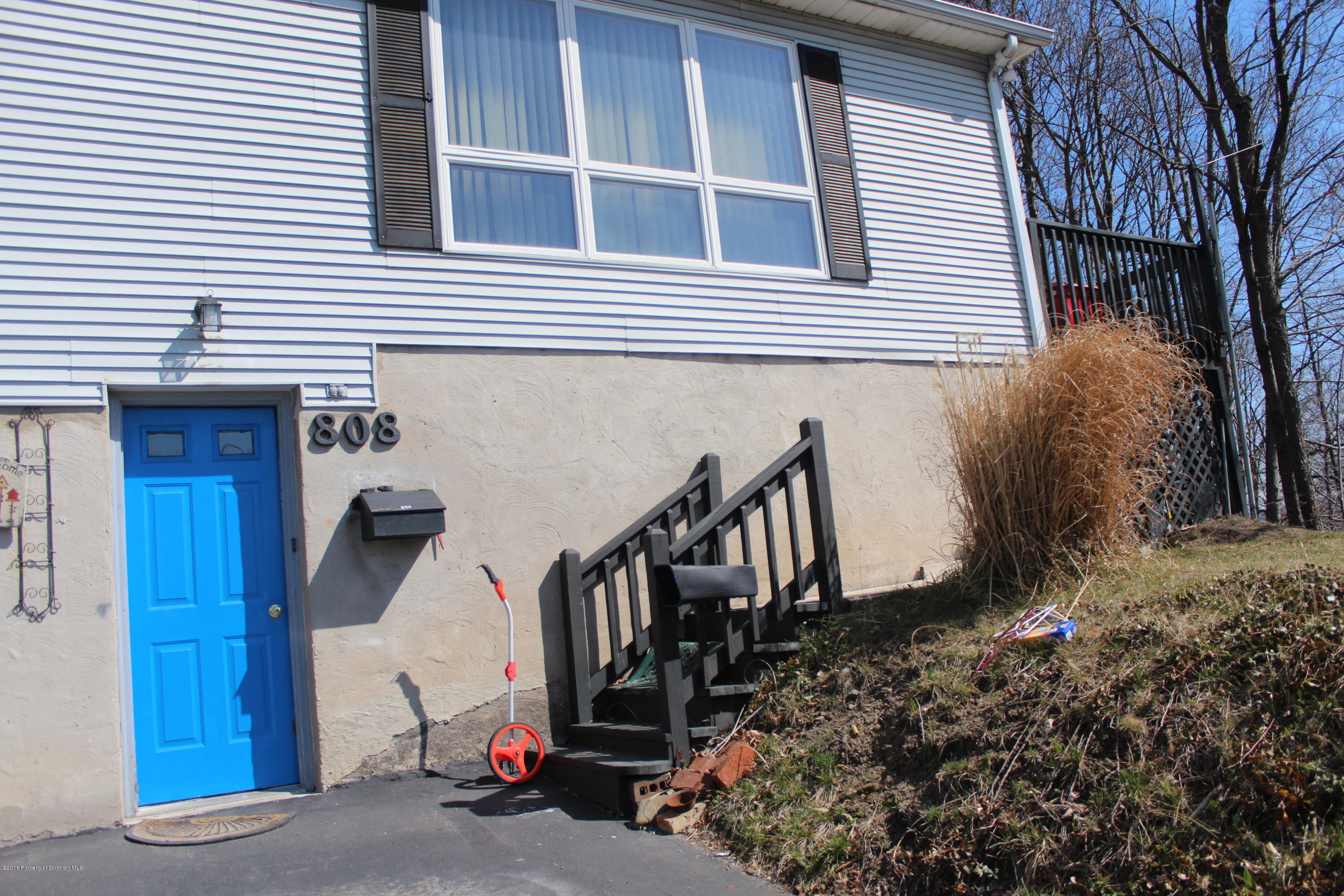 806 Scott Road Dickson City, PA 18519 - Photo 2 of 23 Gallery Image 2
