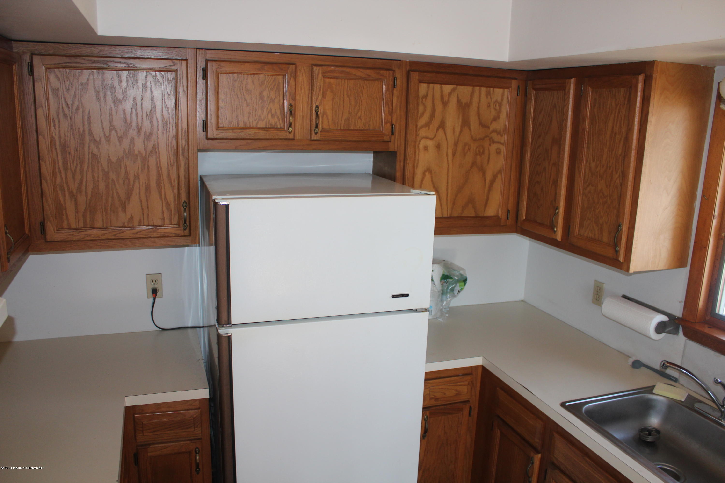 806 Scott Road Dickson City, PA 18519 - Photo 6 of 23 Gallery Image 6