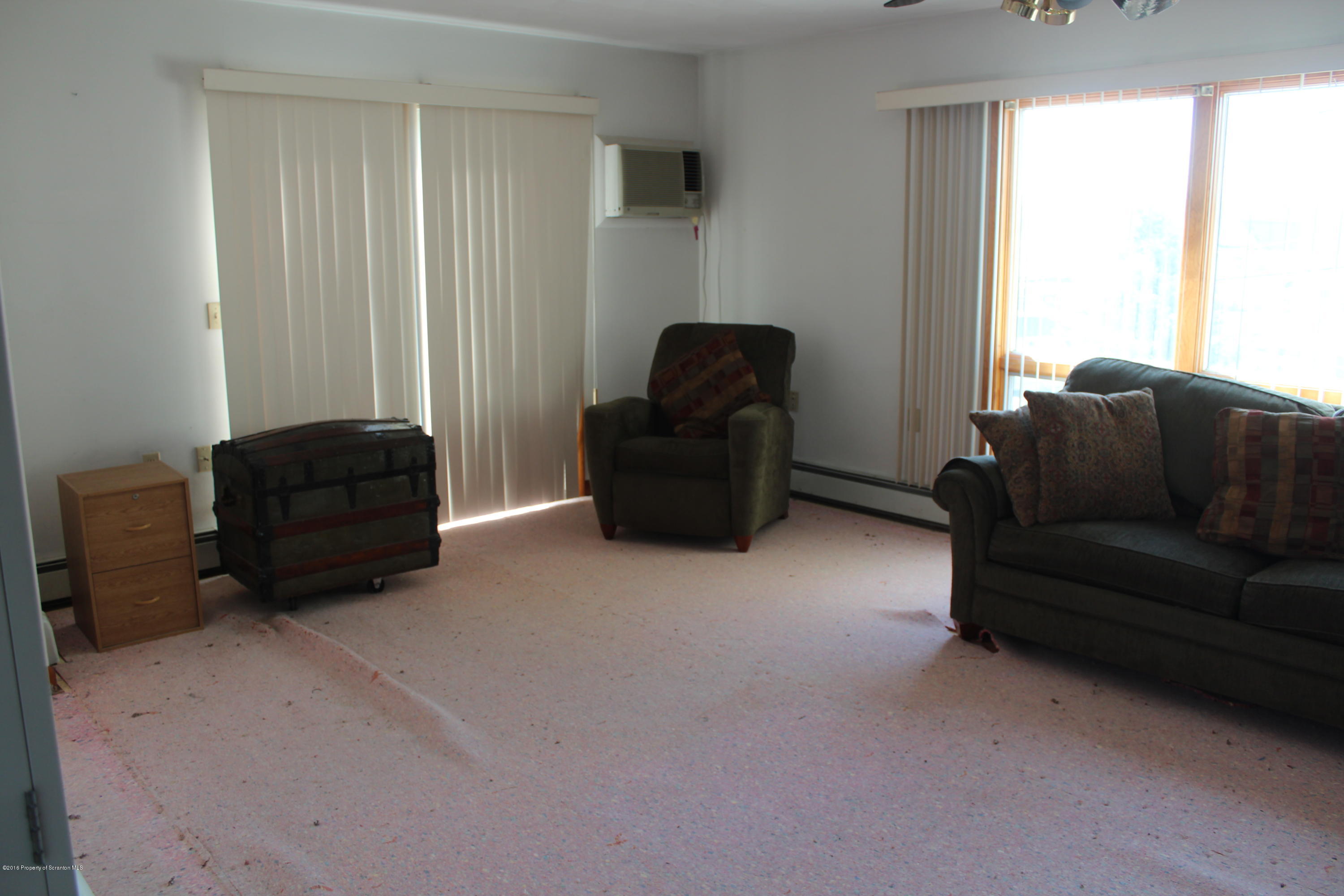 806 Scott Road Dickson City, PA 18519 - Photo 9 of 23 Gallery Image 9