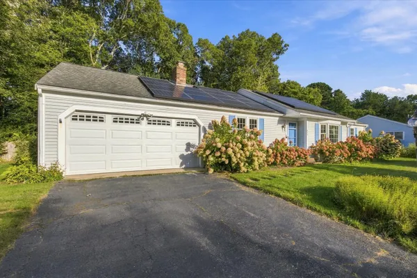 $689,900 | 402 Prince Hinckley Road, Centerville, MA 02632