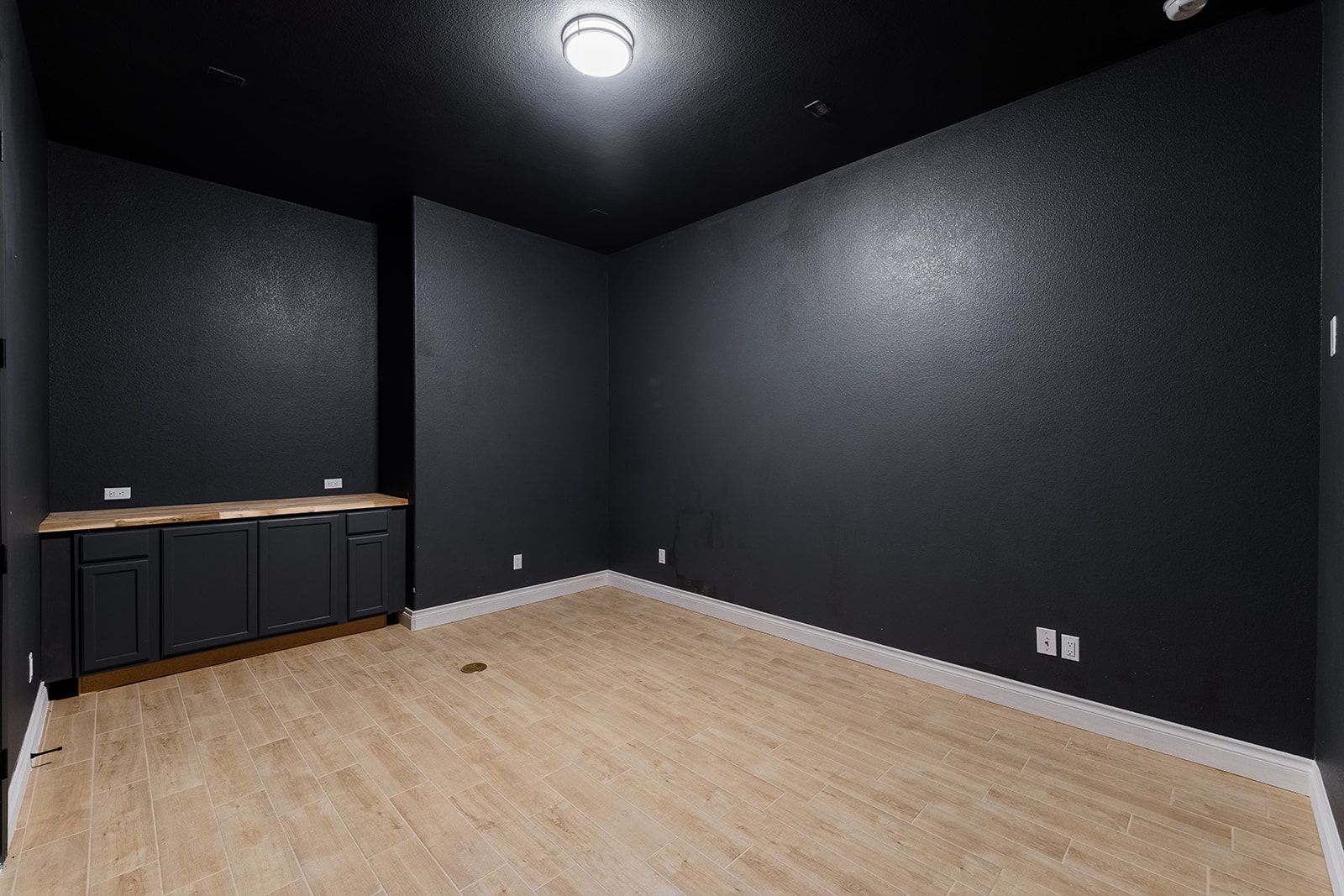 109 Strawberry Lane Georgetown, TX 78628 - Photo 26 of 40 a bedroom with a bed and a desk