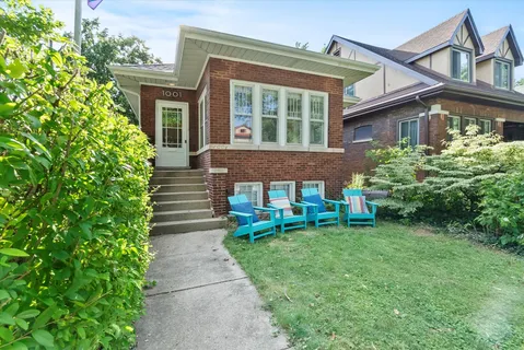 front view of house with a yard