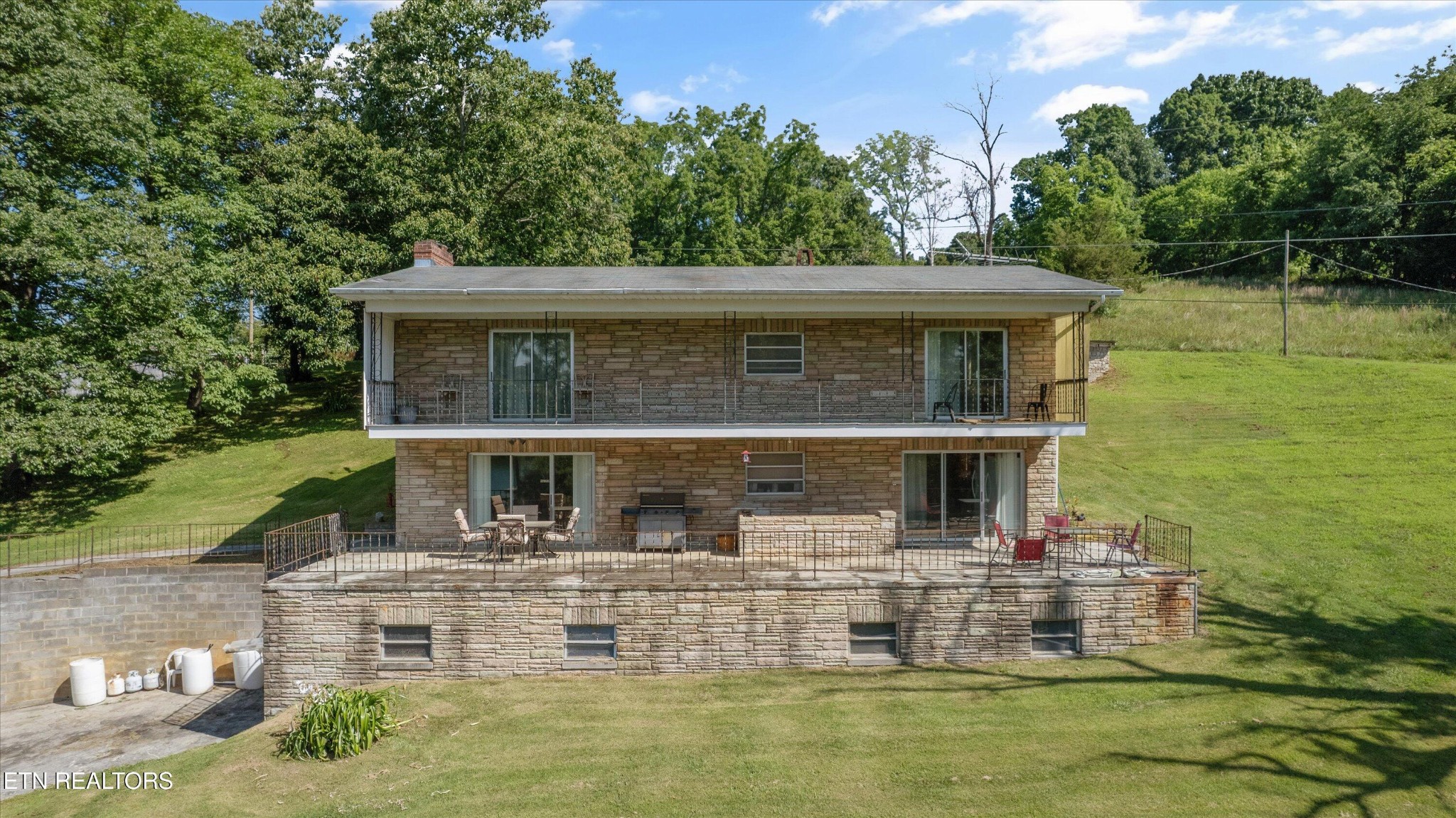 1175 Cardinal Cove Rutledge, TN 37861 - Photo 2 of 41