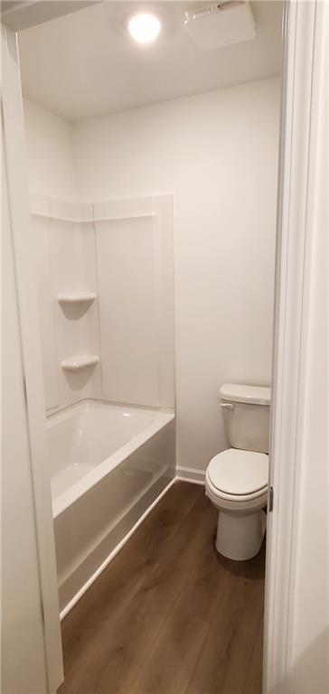 334 Silverleaf Trail Bethlehem, GA 30620 - Photo 15 of 30 a bathroom with a toilet and a tub