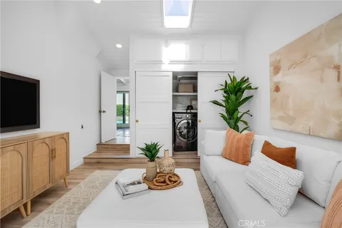 $2,690,000 | 424 South Meadows Avenue, Manhattan Beach, CA 90266