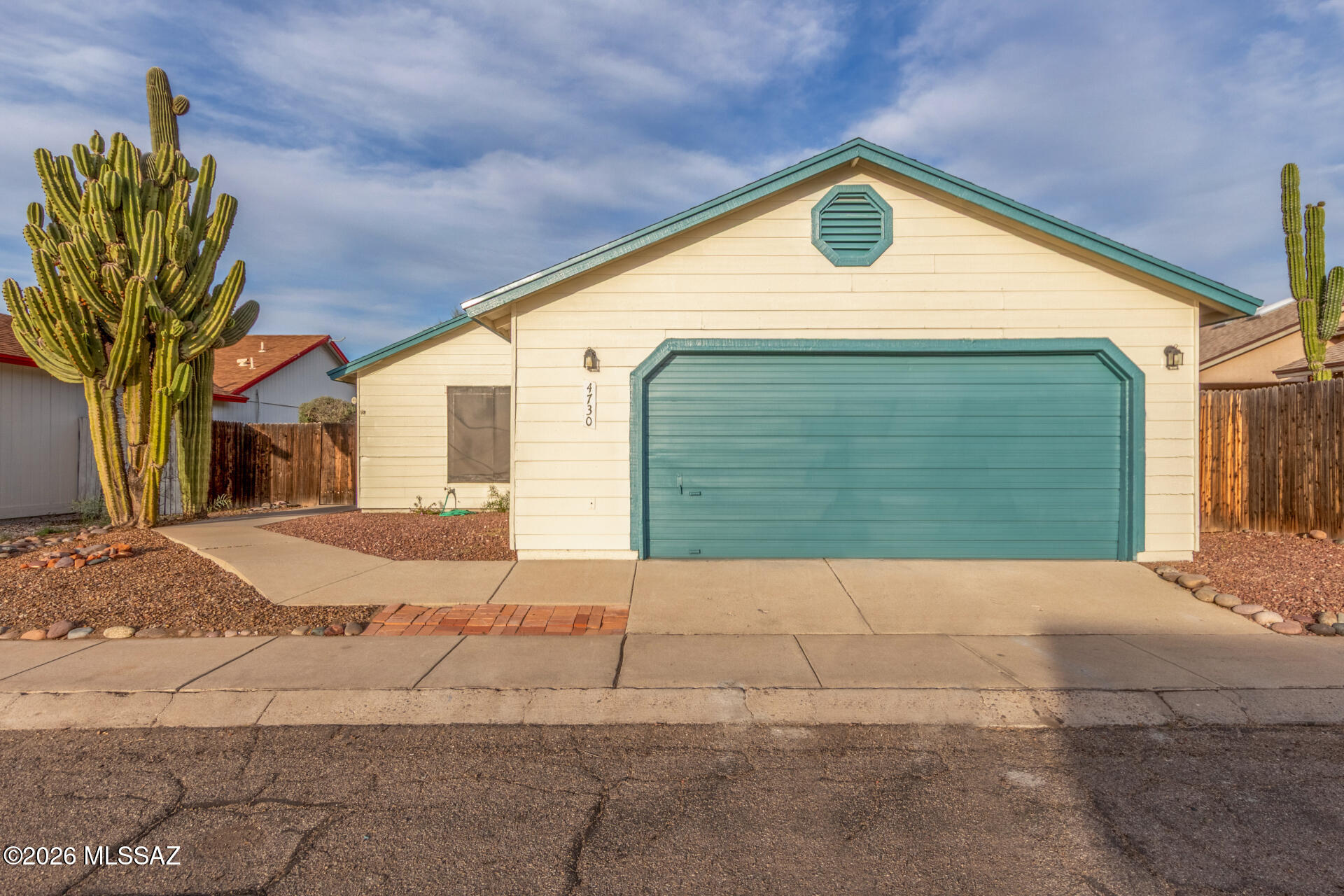 4730 North Laird Way Tucson, AZ 85705 - Photo 1 of 24