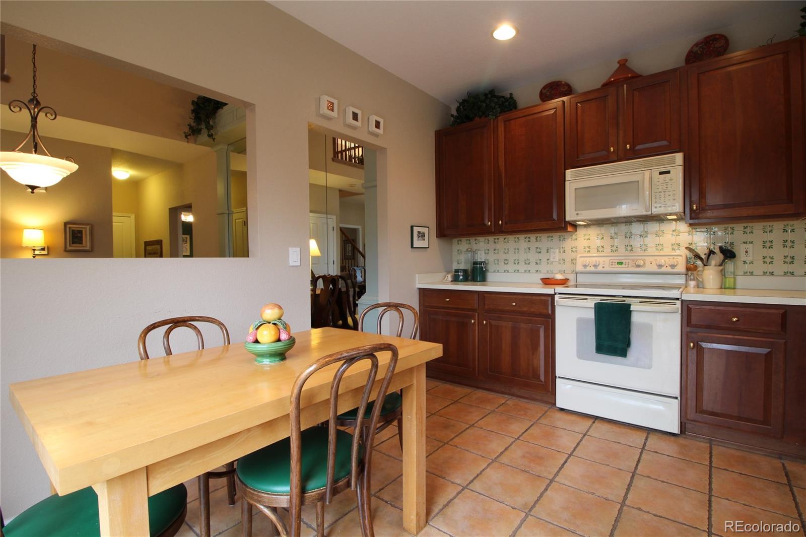 8870 Edinburgh Circle Highlands Ranch, CO 80129 - Photo 15 of 34 Gallery Image 15