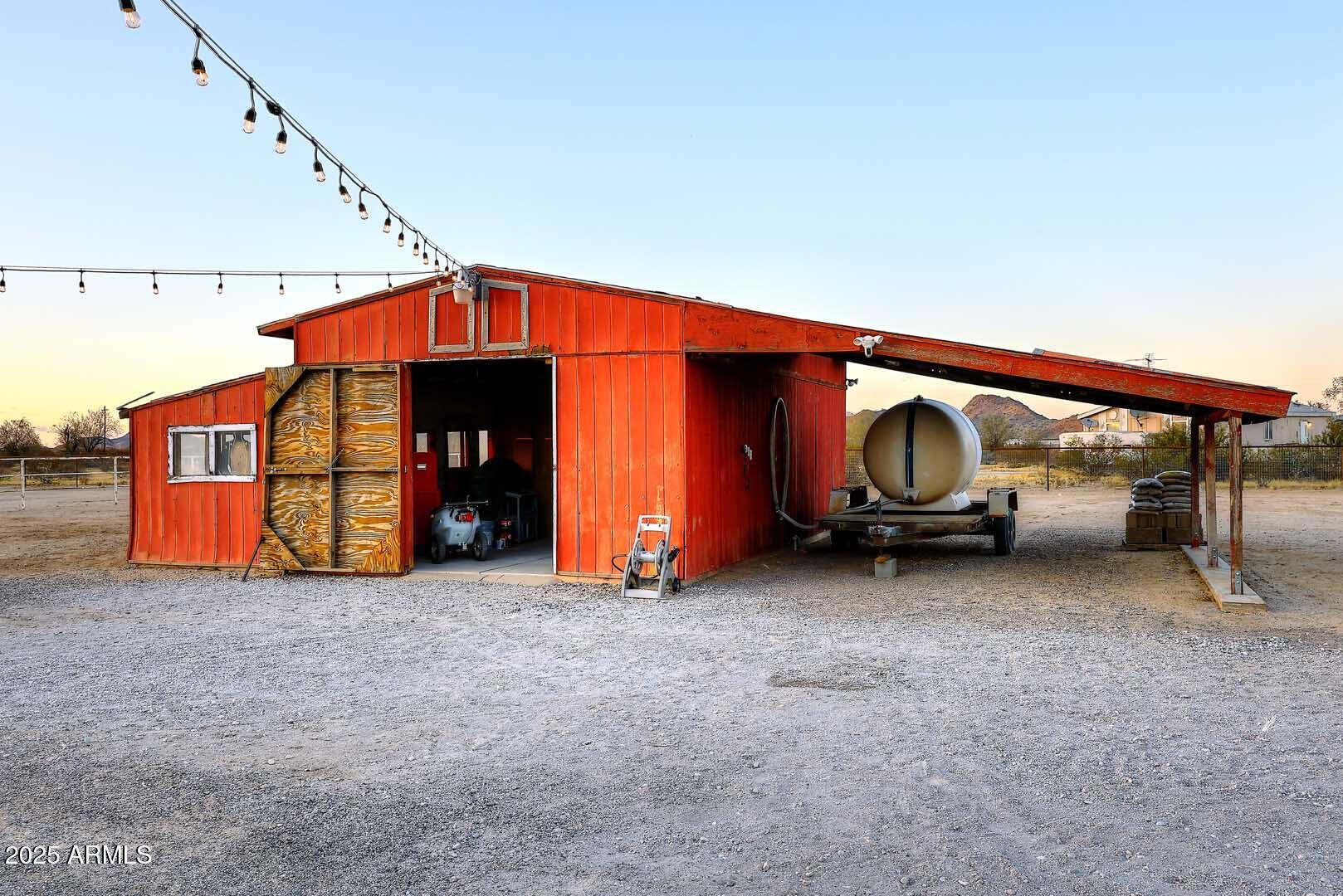 54160 West Barnes Road Maricopa, AZ 85139 - Photo 33 of 37 Barn