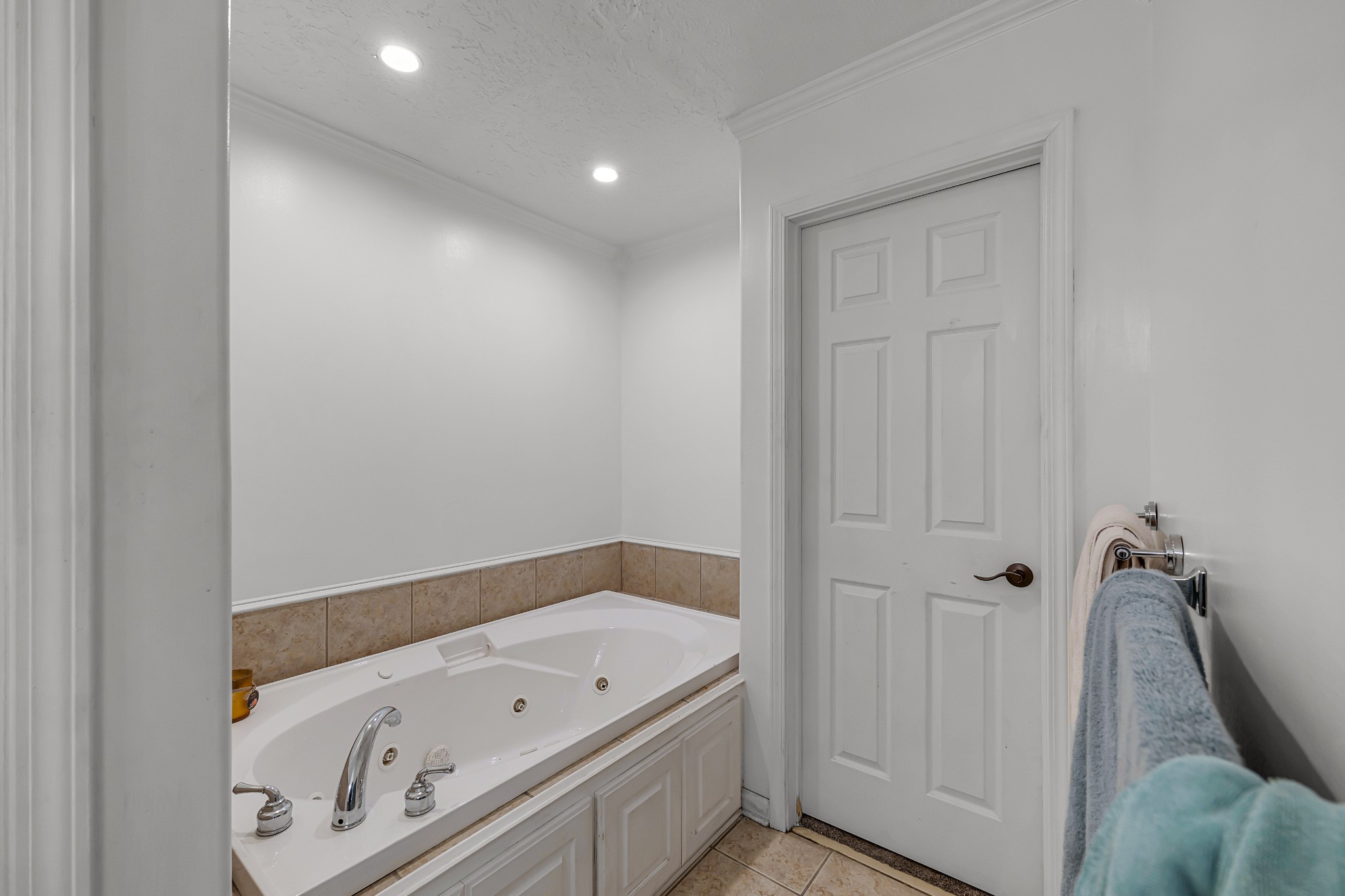23 Matrix Cove Jackson, TN 38305 - Photo 12 of 16 a bathroom with a tub a sink and vanity
