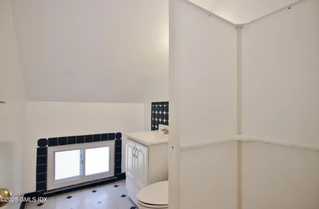 a bathroom with a toilet