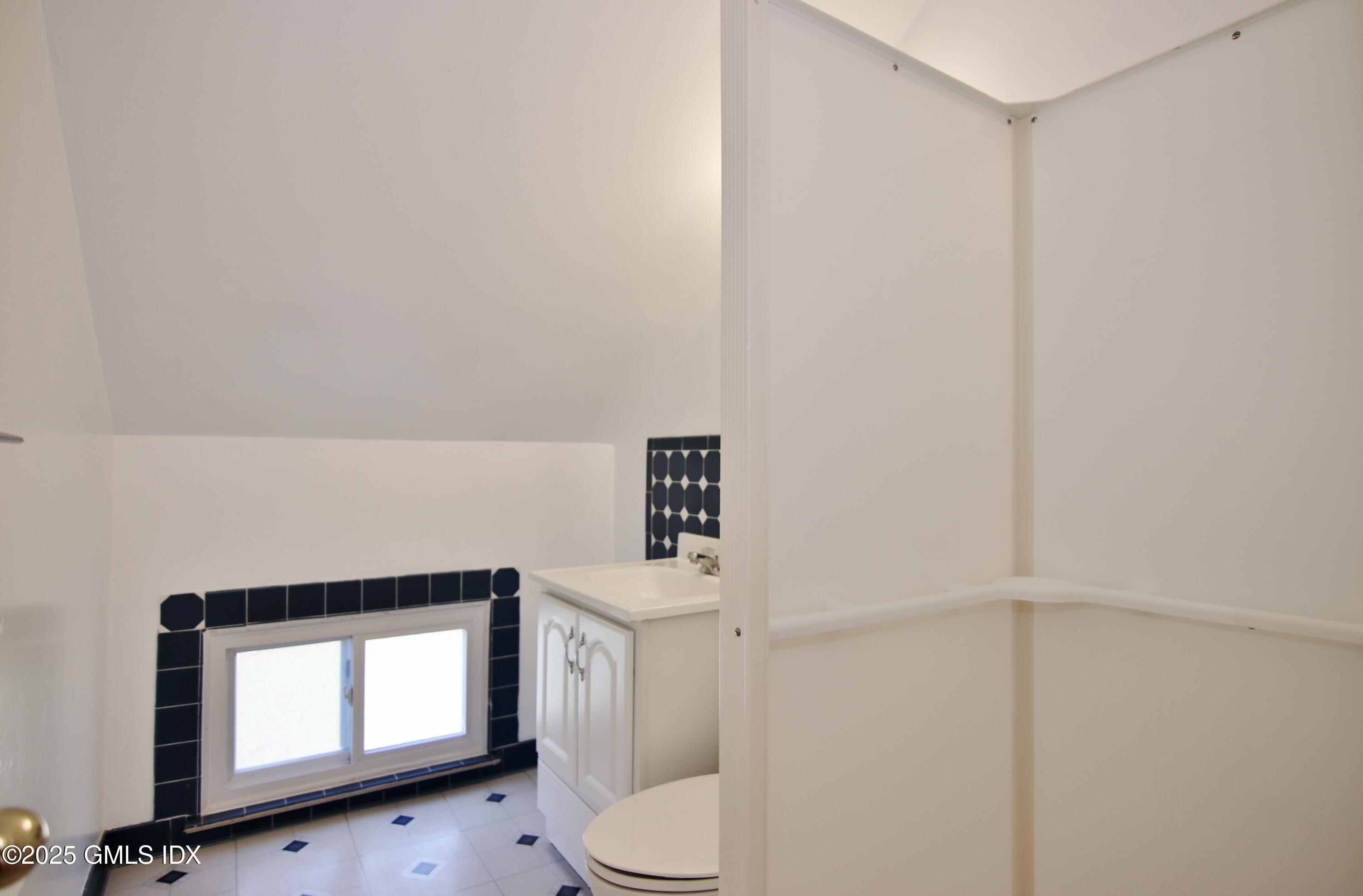 23 Amherst Road Riverside, CT 06878 - Photo 25 of 31 IMG_2438