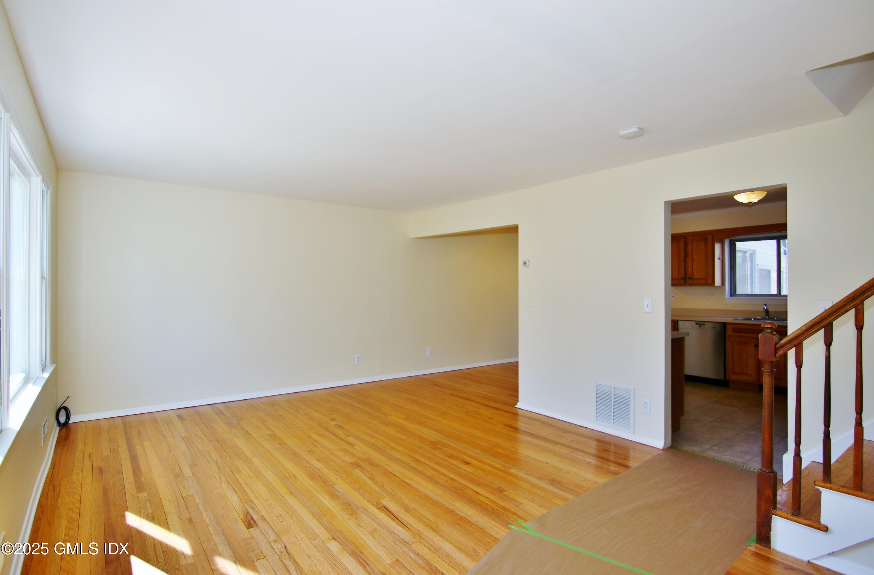 23 Amherst Road Riverside, CT 06878 - Photo 7 of 31 IMG_2402