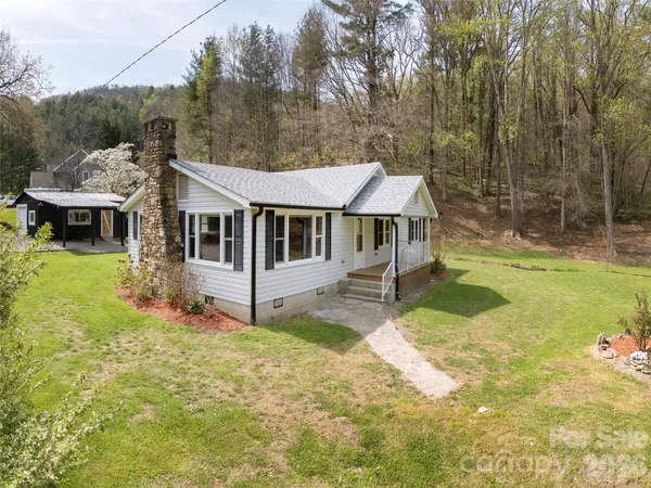 a view of a house with a yard balcony