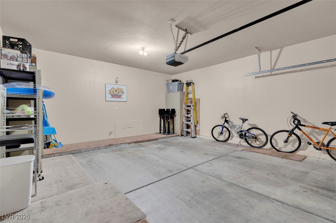 10550 West Alexander Road, Unit 2064 Las Vegas, NV 89129 - Photo 43 of 51 View of garage