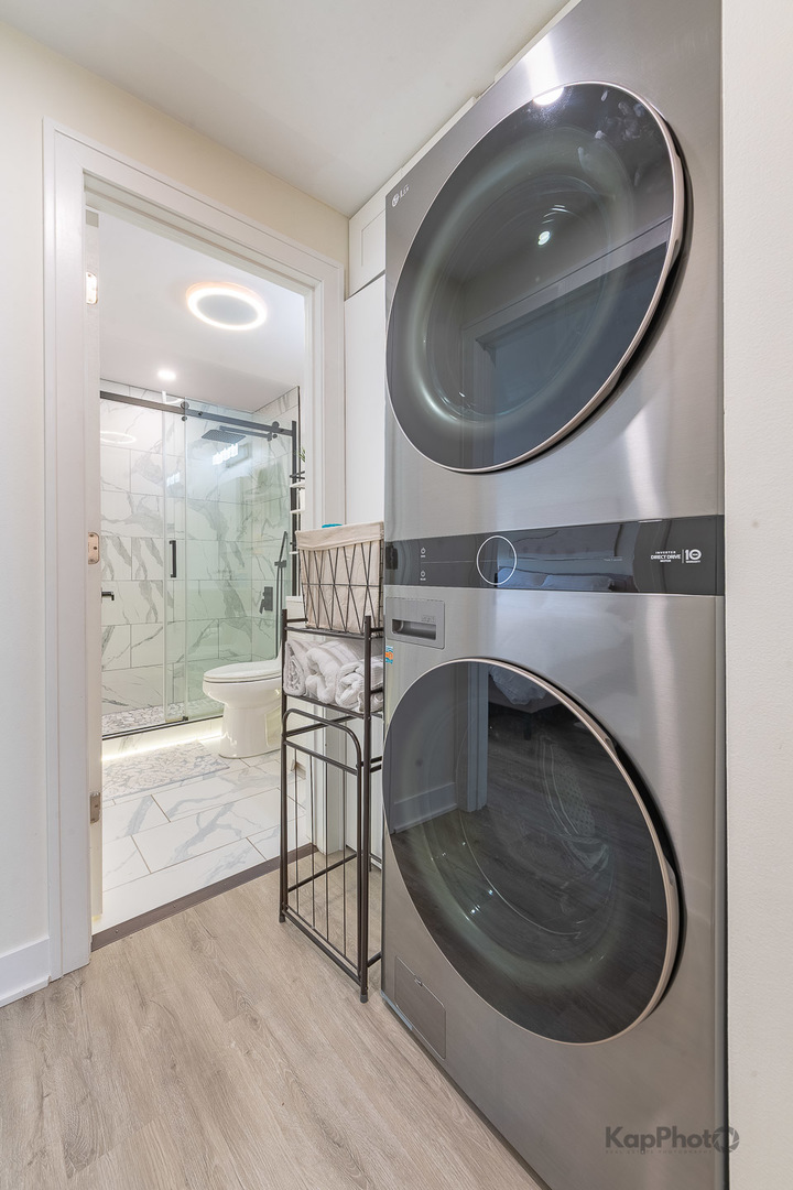 6612 West 64th Place, Unit 2W Chicago, IL 60638 - Photo 14 of 28 a bathroom with a sink and mirror
