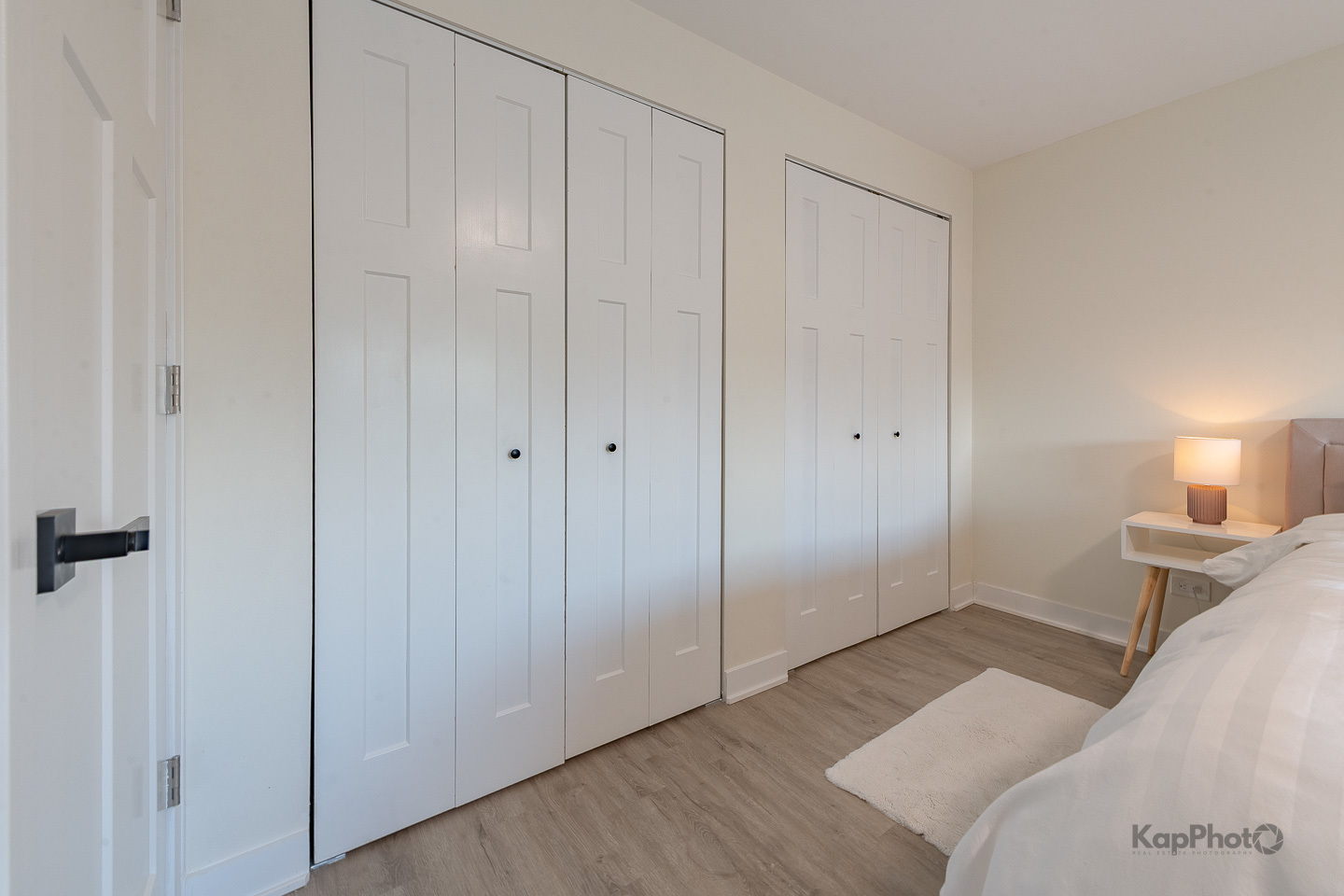 6612 West 64th Place, Unit 2W Chicago, IL 60638 - Photo 17 of 28 a view of a livingroom with a hardwood floor
