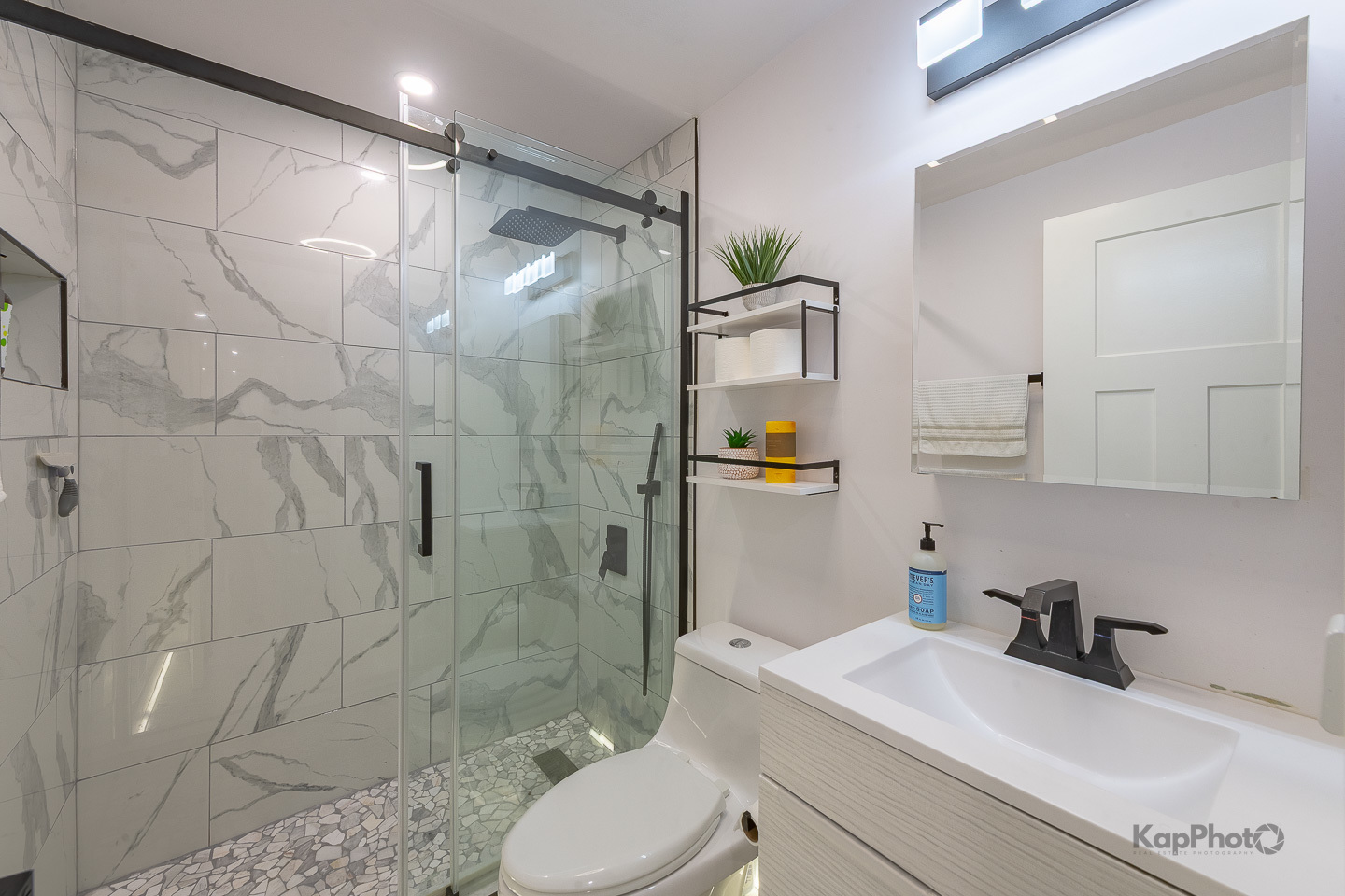 6612 West 64th Place, Unit 2W Chicago, IL 60638 - Photo 22 of 28 a bathroom with a sink toilet and shower