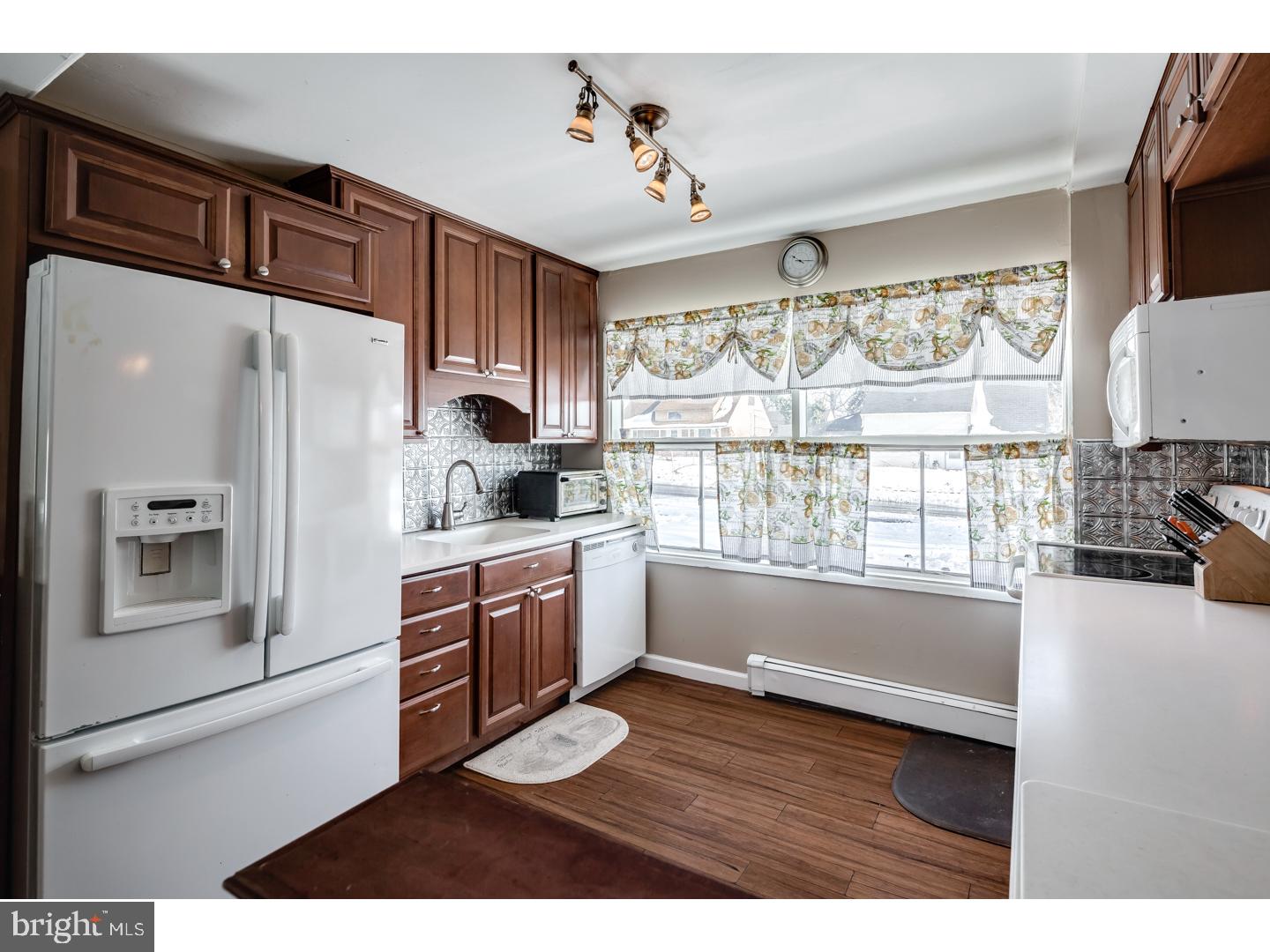 45 Rustleaf Lane Levittown, PA 19055 - Photo 7 of 20 Gallery Image 7