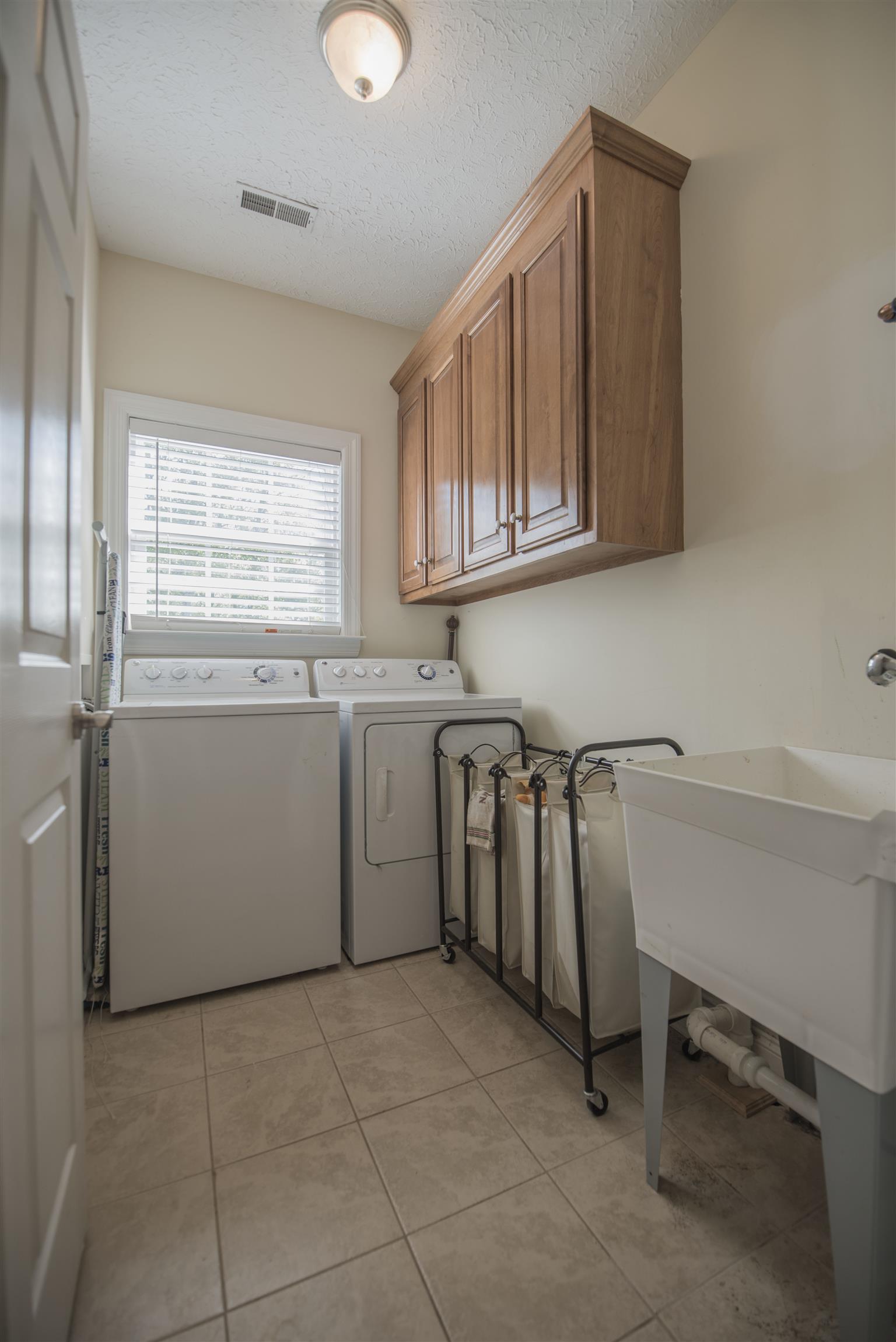 14904 Mt Pleasant Road Rockvale, TN 37153 - Photo 12 of 23 a kitchen with a stove a sink and a refrigerator