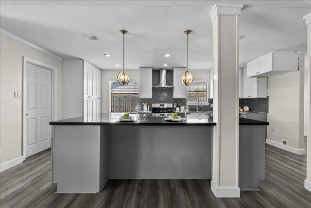 $330,000 | 15514 Diana Lane, Houston, TX 77062