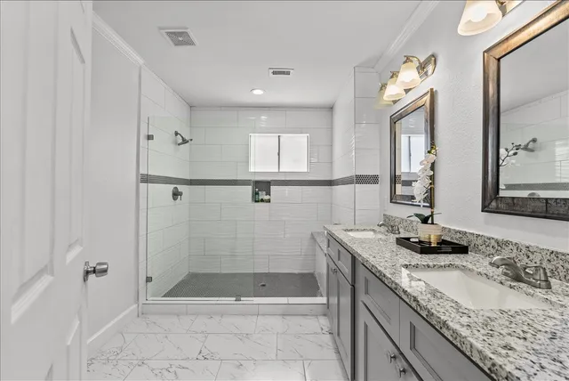 $330,000 | 15514 Diana Lane, Houston, TX 77062