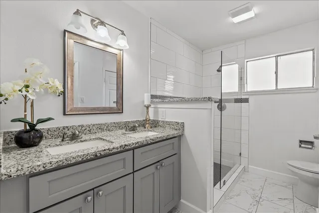 $330,000 | 15514 Diana Lane, Houston, TX 77062