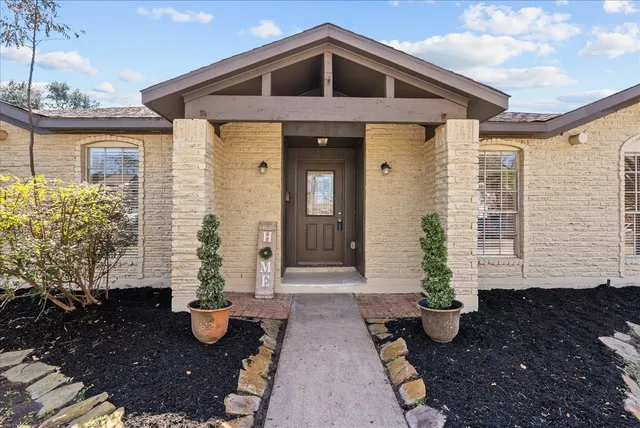 $330,000 | 15514 Diana Lane, Houston, TX 77062