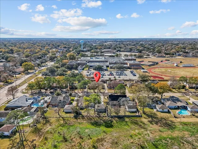 $330,000 | 15514 Diana Lane, Houston, TX 77062