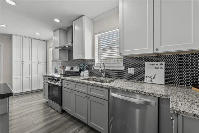 $330,000 | 15514 Diana Lane, Houston, TX 77062