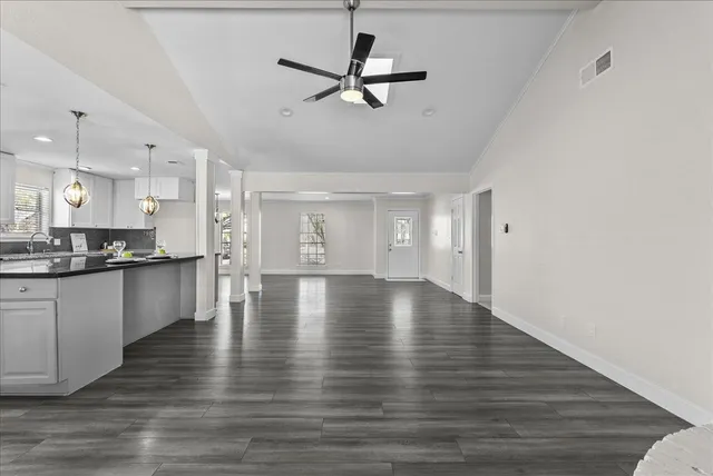 $330,000 | 15514 Diana Lane, Houston, TX 77062