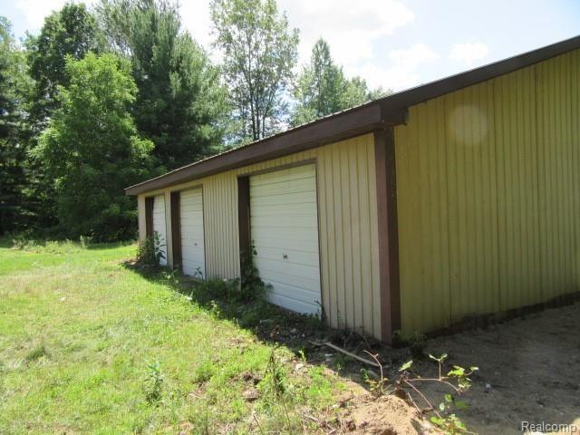 28700 Karr Road Belleville, MI 48111 - Photo 7 of 32