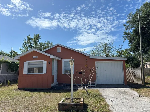 $1,800 | 2162 46th Avenue North, St. Petersburg, FL 33714