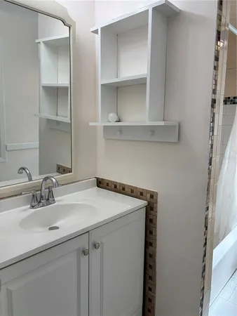 $1,800 | 2162 46th Avenue North, St. Petersburg, FL 33714