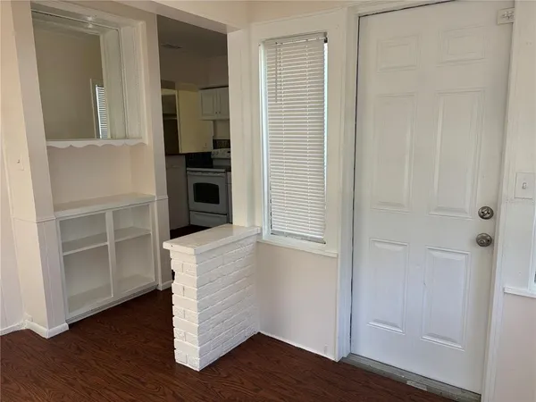 $1,800 | 2162 46th Avenue North, St. Petersburg, FL 33714