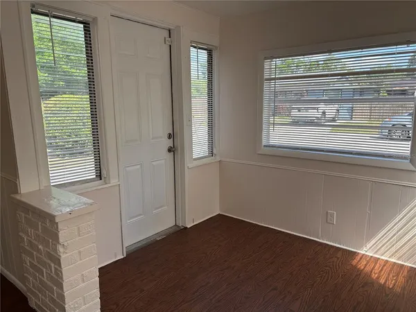 $1,800 | 2162 46th Avenue North, St. Petersburg, FL 33714