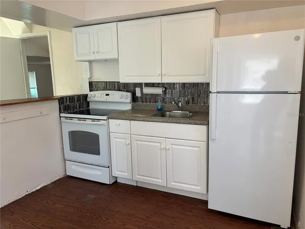 $1,800 | 2162 46th Avenue North, St. Petersburg, FL 33714