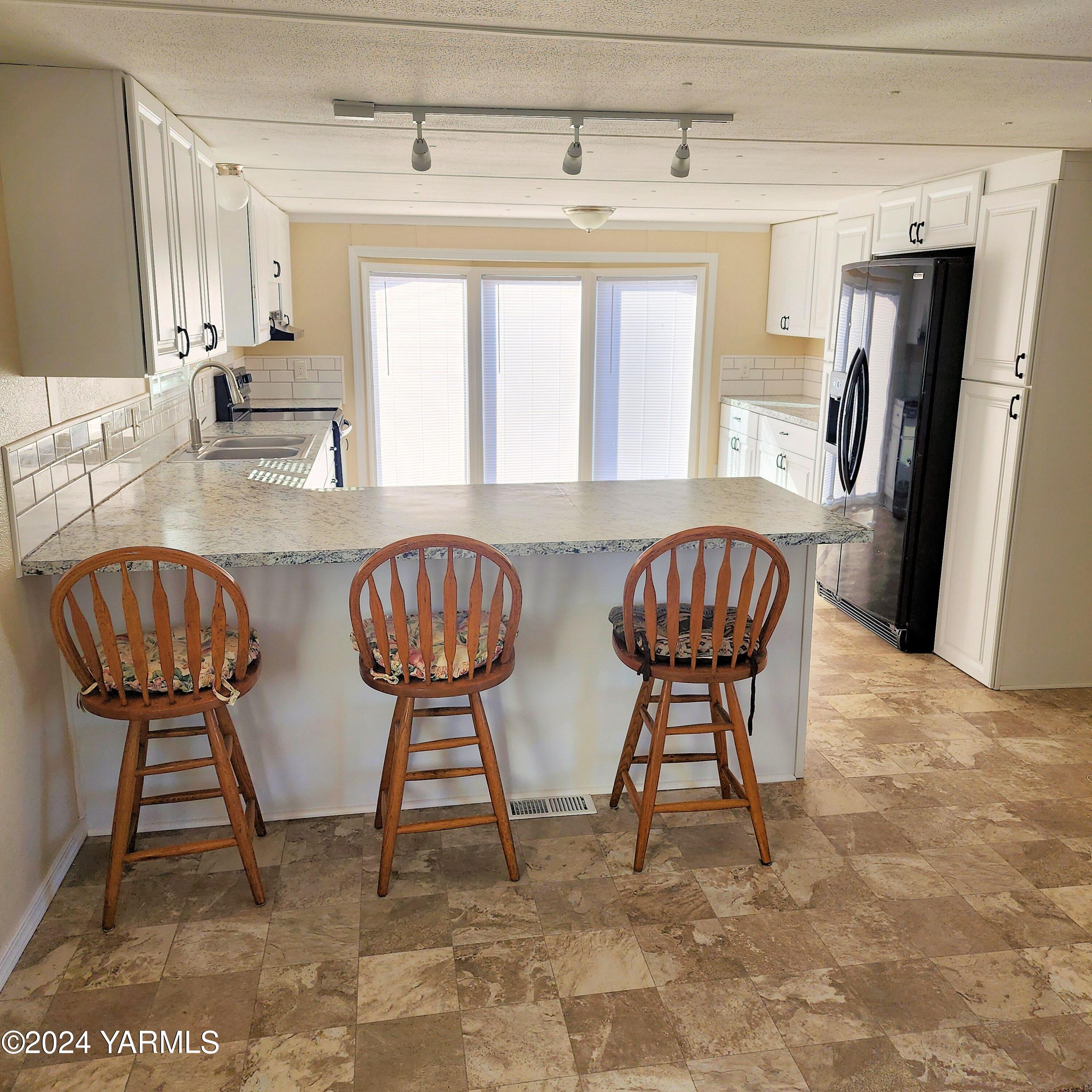 181 Schut Road, Unit 34 Moxee, WA 98936 - Photo 18 of 18 a view of a dining room with furniture