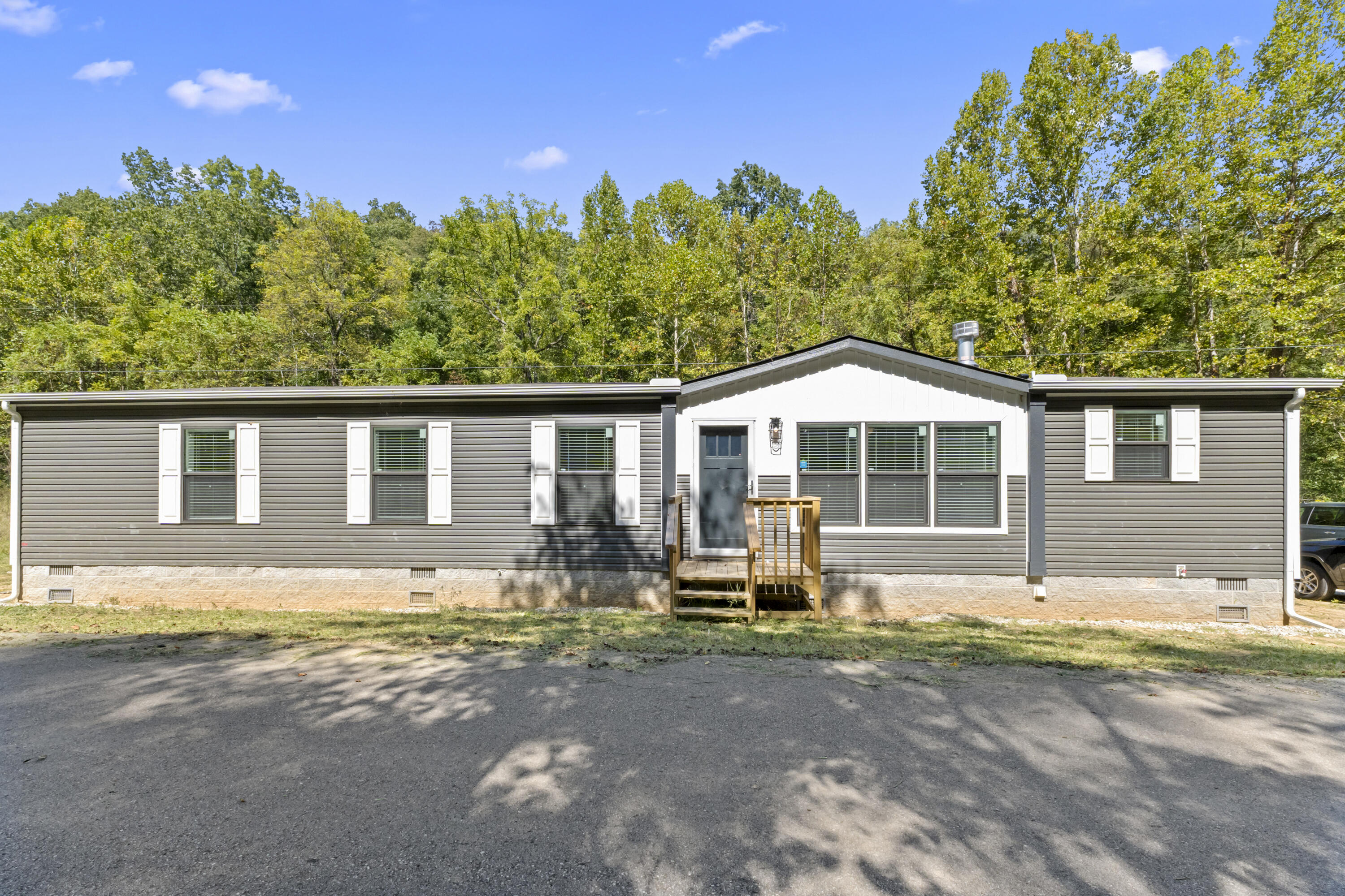 598 Cooper Road Greenup, KY 41144 - Photo 2 of 43 DSC03170