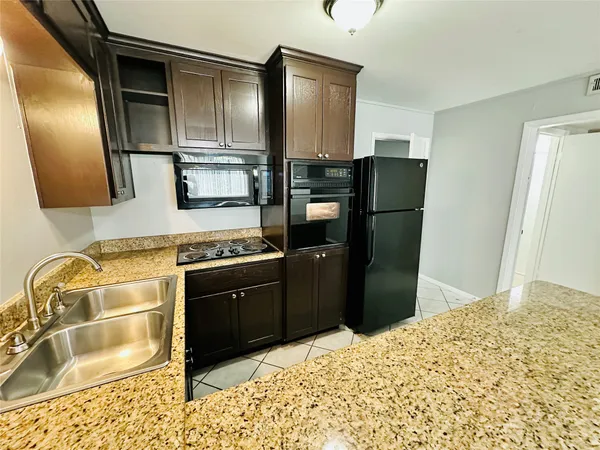 $995 | 601 West 11th Street, Unit 226, Austin, TX 78701