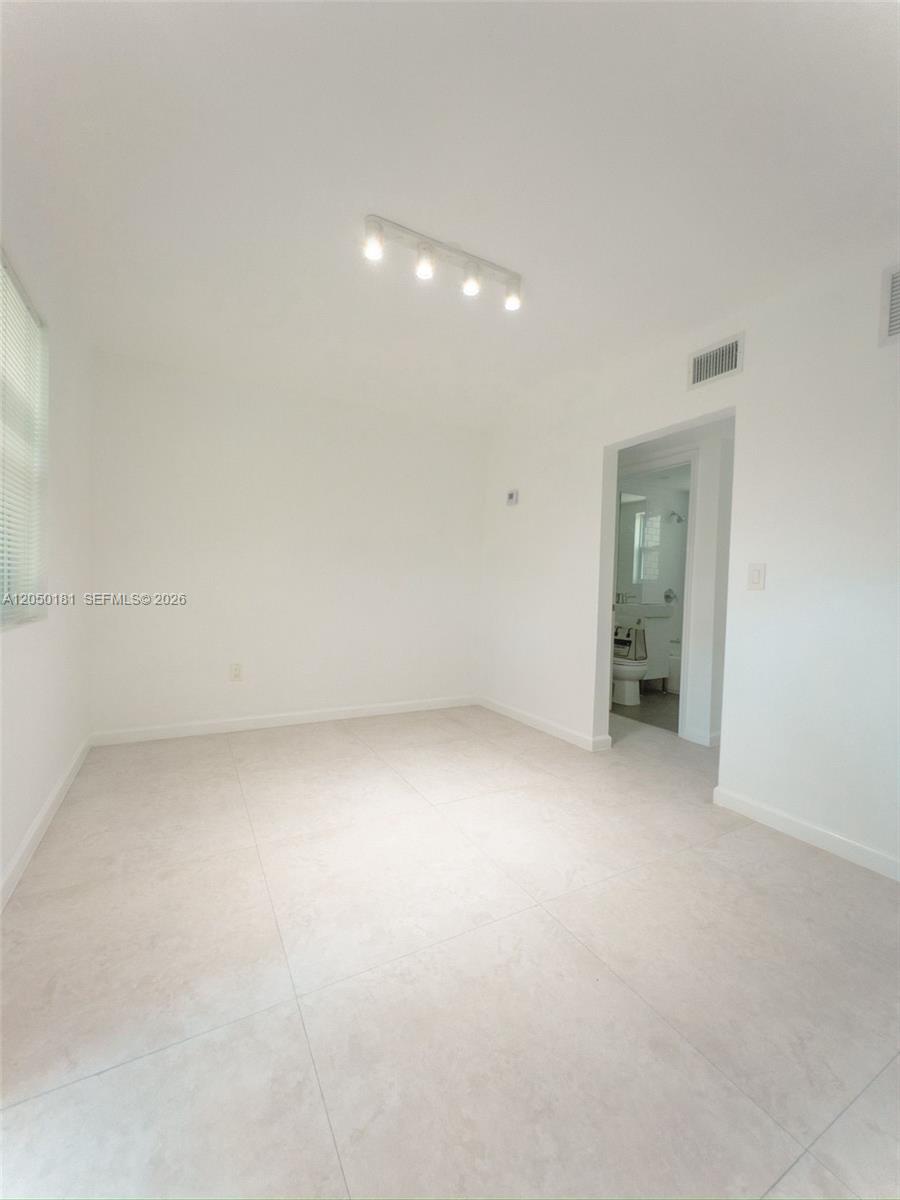 3676 Oak Avenue, Unit 6 Miami, FL 33133 - Photo 13 of 20