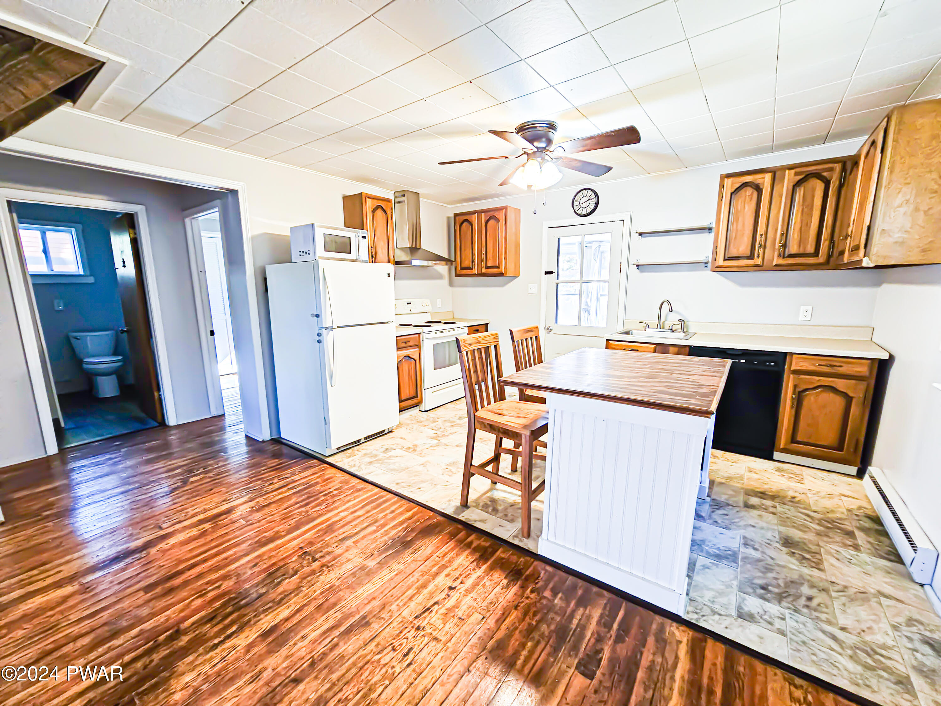 131 East Balsam Road Greentown, PA 18426 - Photo 12 of 48 20241017_141456