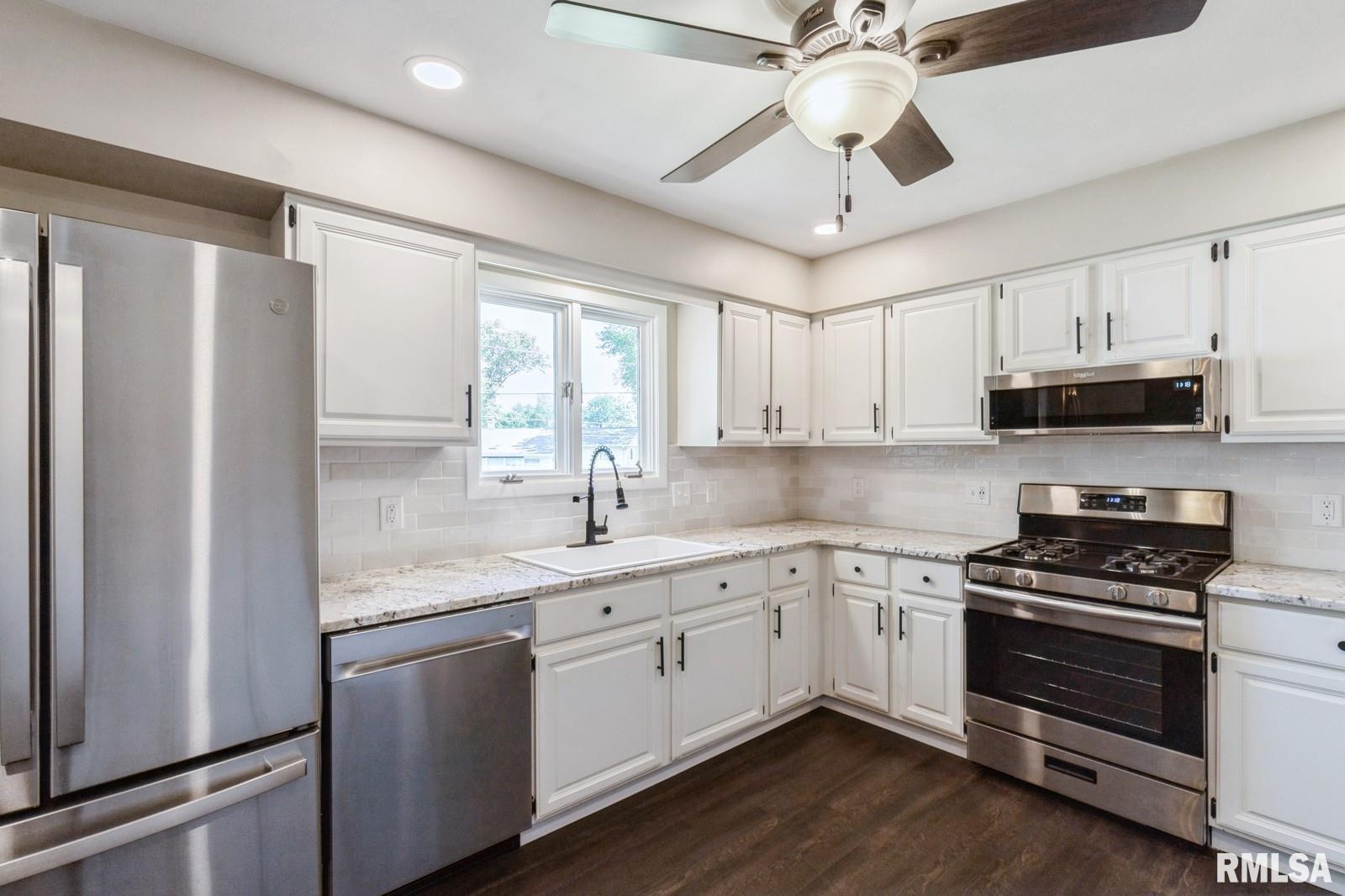 1119 Mark Street Colona, IL 61241 - Photo 3 of 28