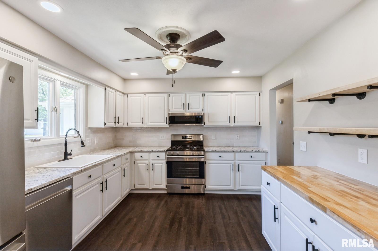 1119 Mark Street Colona, IL 61241 - Photo 4 of 28