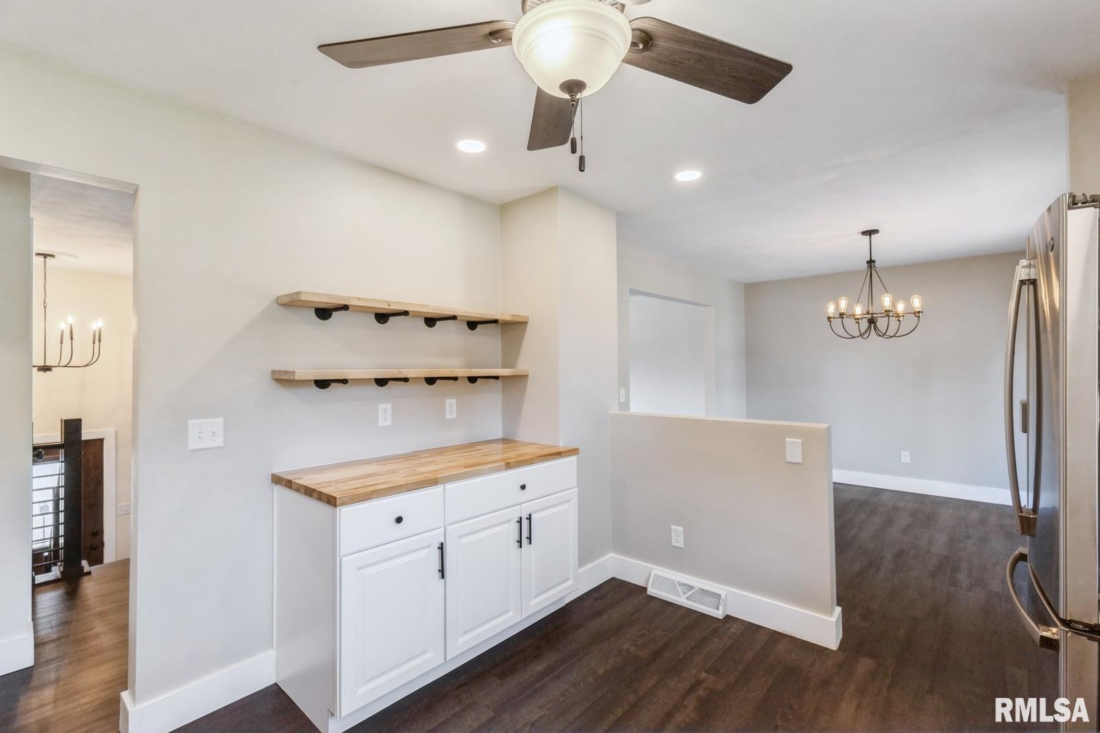 1119 Mark Street Colona, IL 61241 - Photo 5 of 28