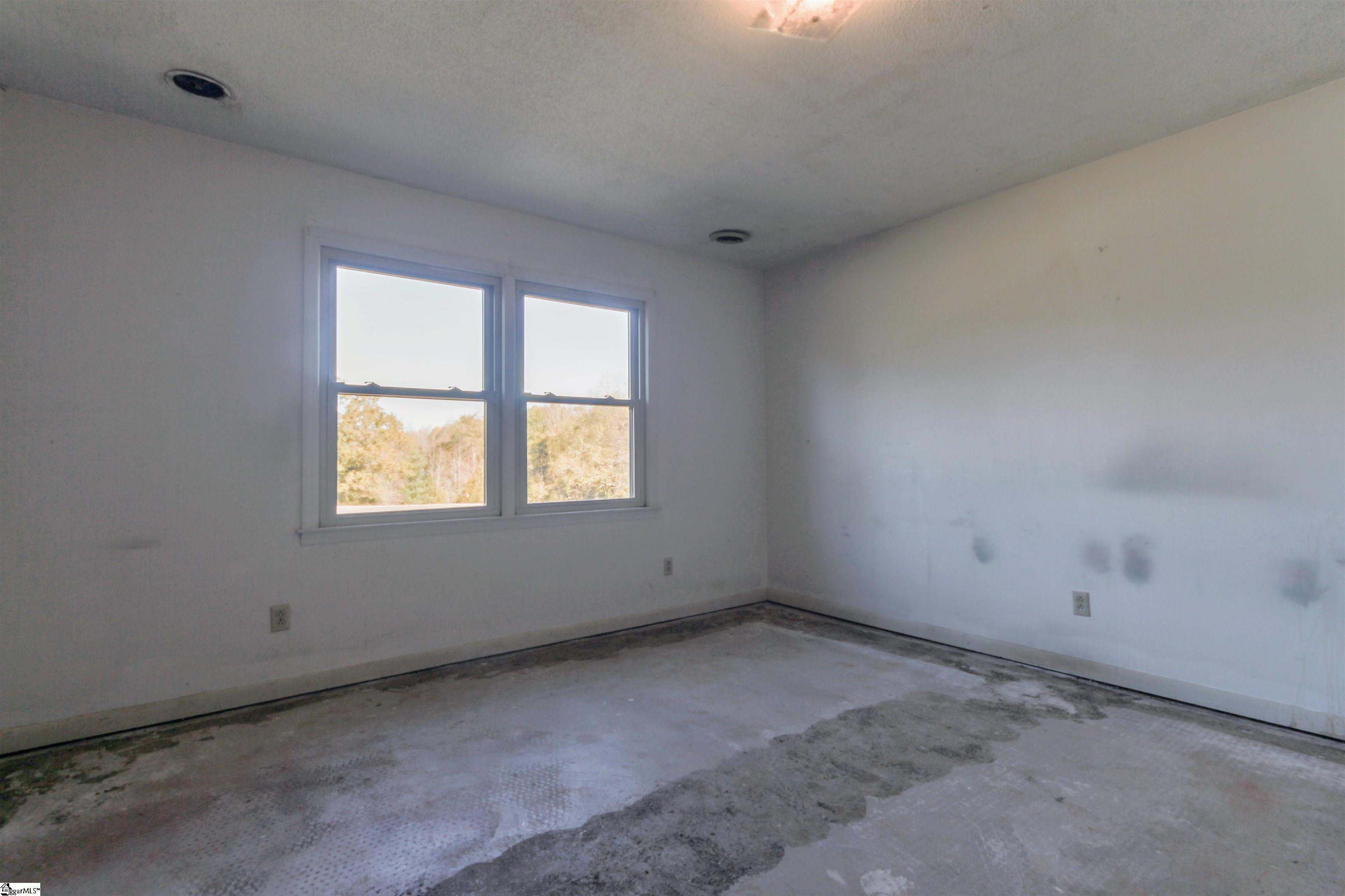 118 State Rd S-42-4272 Woodruff, SC 29388 - Photo 11 of 28