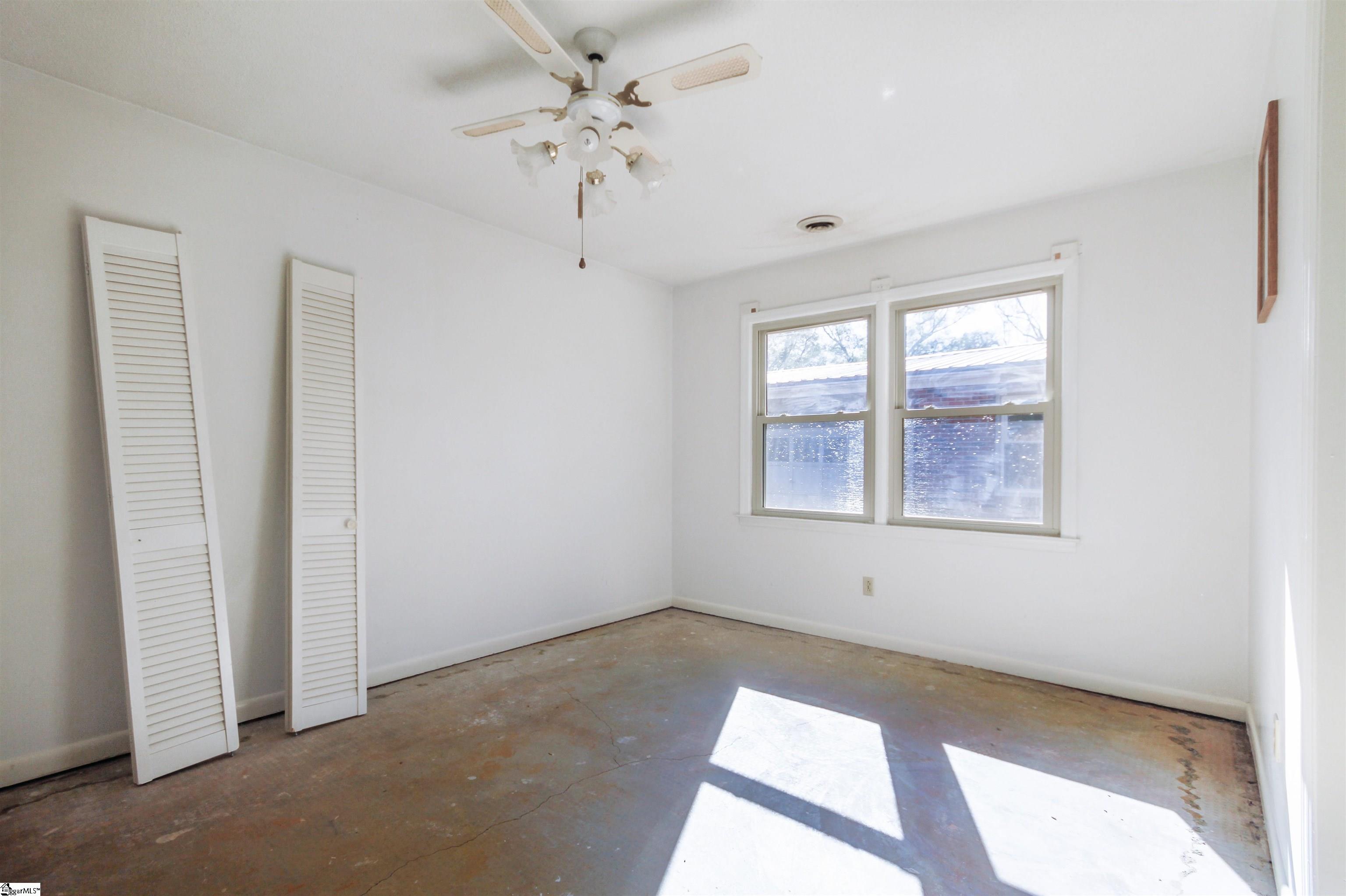 118 State Rd S-42-4272 Woodruff, SC 29388 - Photo 12 of 28