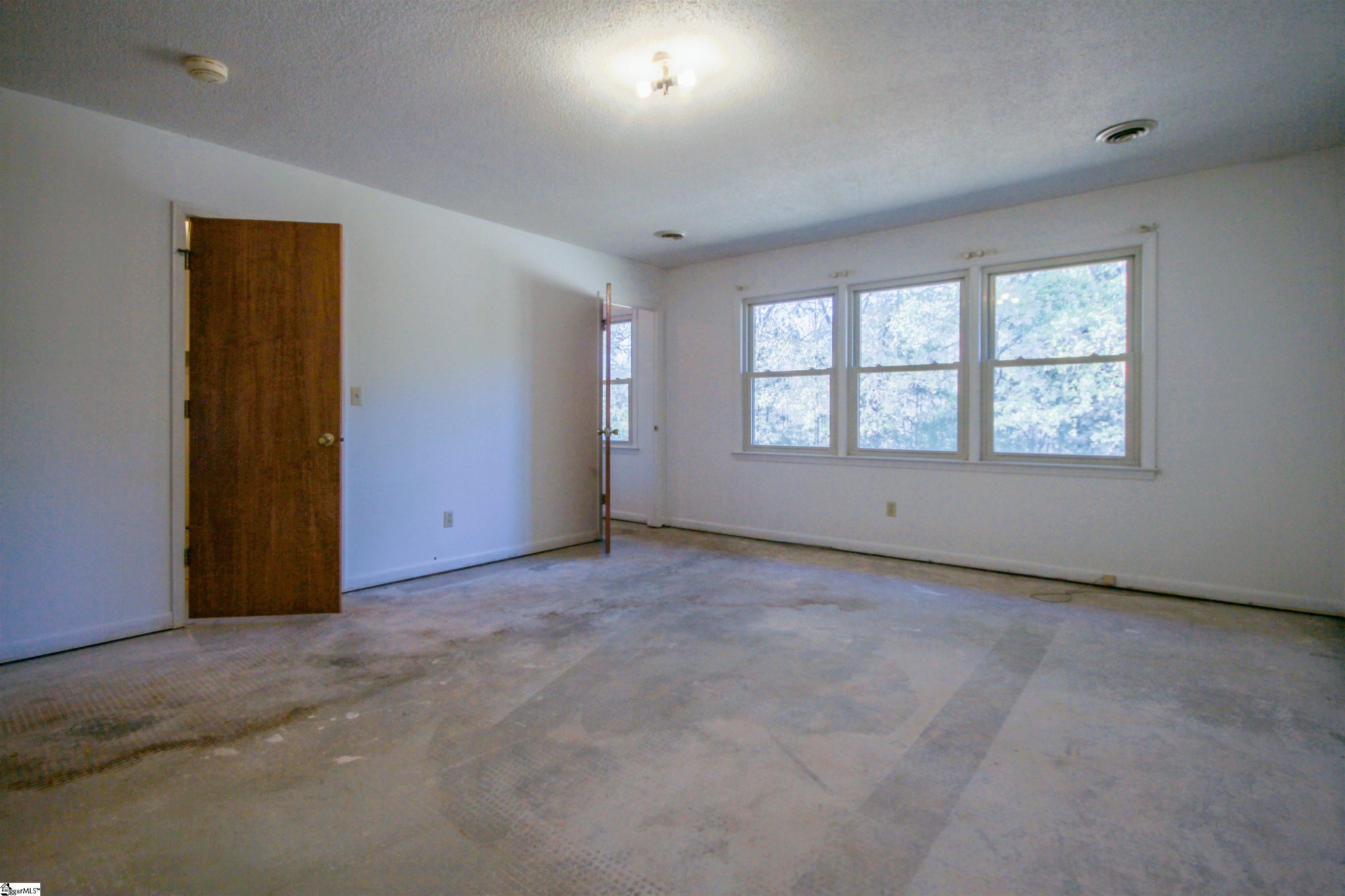 118 State Rd S-42-4272 Woodruff, SC 29388 - Photo 17 of 28