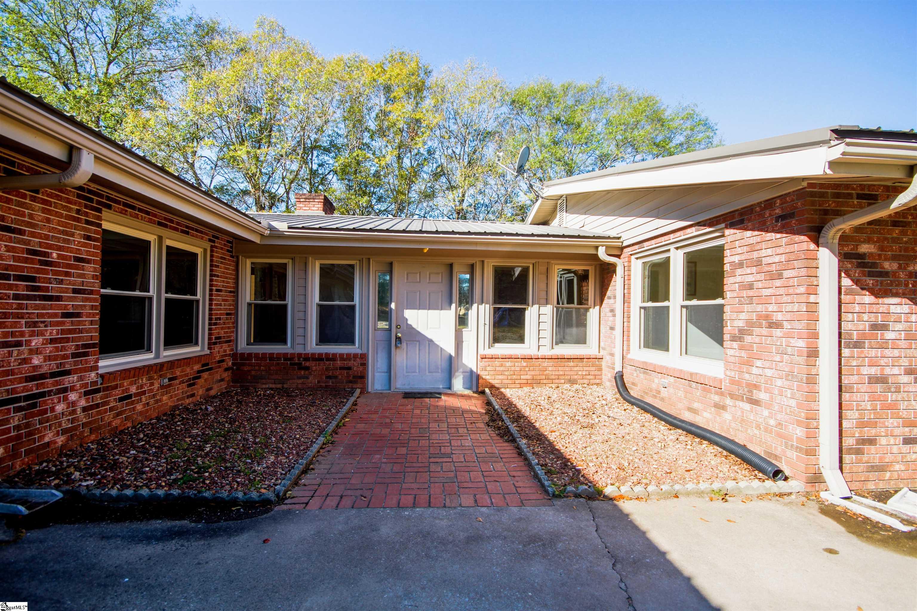 118 State Rd S-42-4272 Woodruff, SC 29388 - Photo 2 of 28