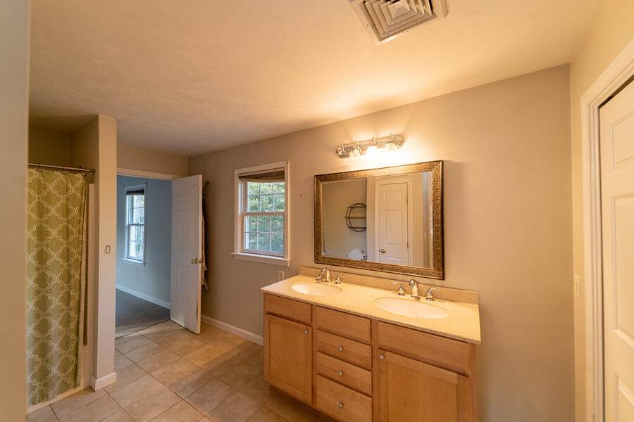 68 Brewster Road Mashpee, MA 02649 - Photo 21 of 33 Bath