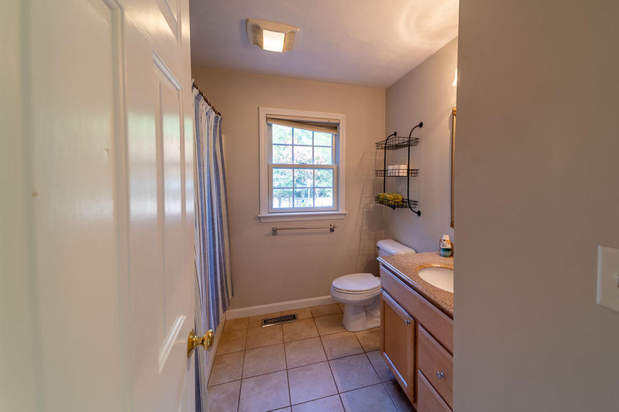 68 Brewster Road Mashpee, MA 02649 - Photo 23 of 33 Bath